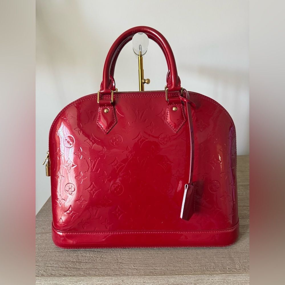 Louis Vuitton Monogram Vernis Alma GM in Red Patent Leather EUC